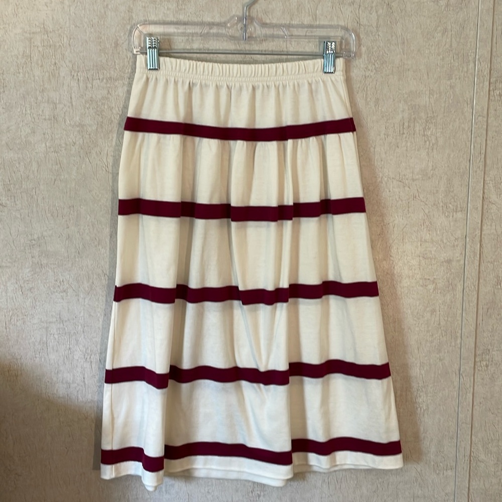 Aileen made in USA 100% cotton cream and burgundy midi skirt. Size medium.